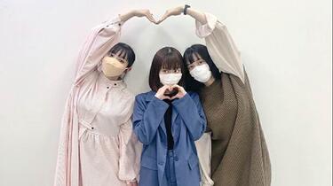 佐藤日向・小泉萌香のバトってダイナソー サイン入りチェキ Amazon.co