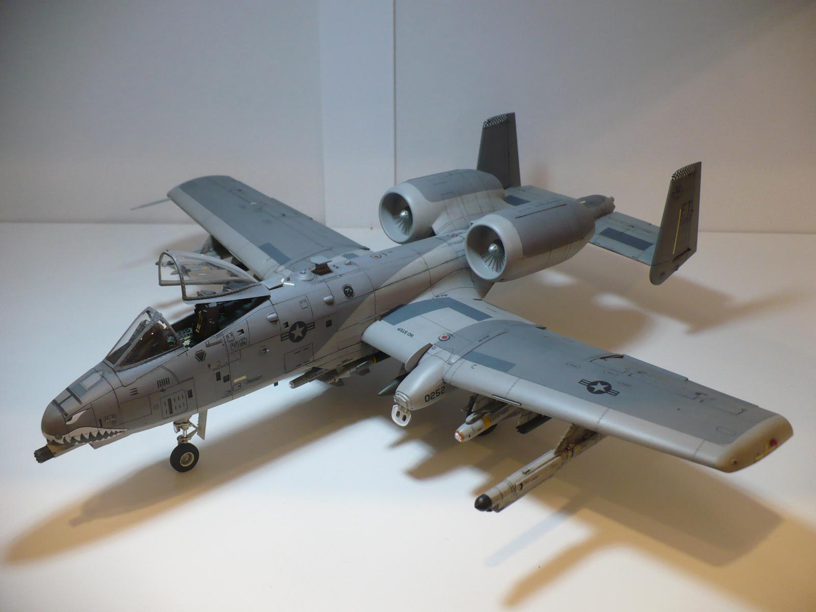 アカデミー1/48 A-10C A-10 Thunderbolt II 1/48スケールモデル