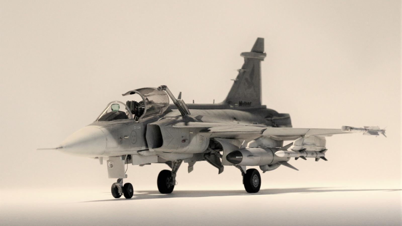 Saab JAS39 Gripen; 1:48 - 1/48 Kitty Hawk - iModeler