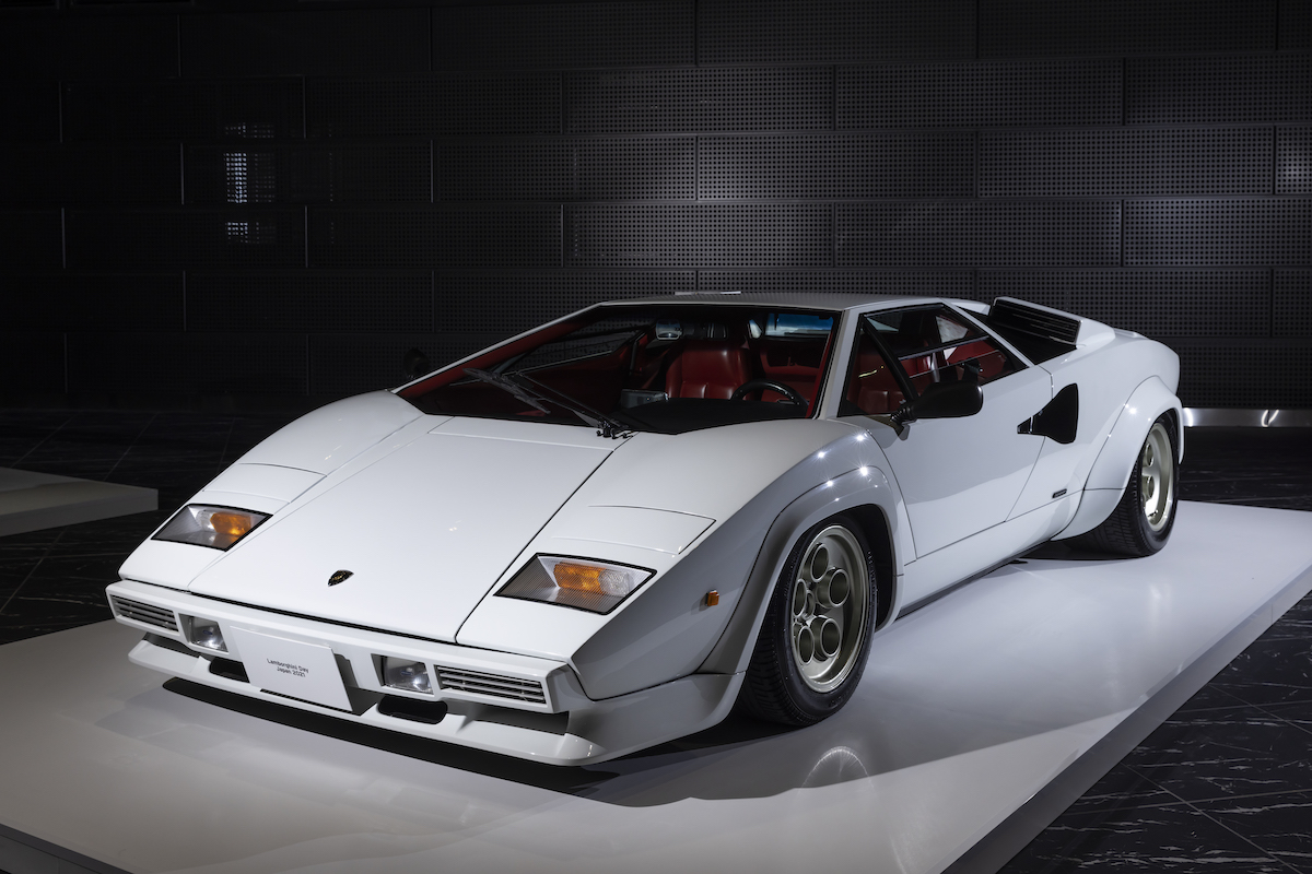 ビッグボス」新庄剛志監督がドライブ！ 伝説の「ランボルギーニ