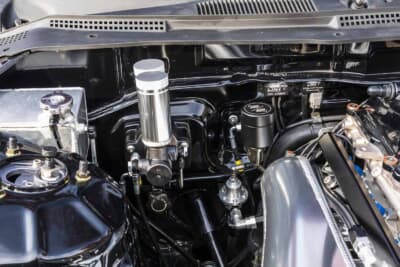 日産「シルビア」をアメリカ仕様「240SX」ルックに！ ありえない車高の