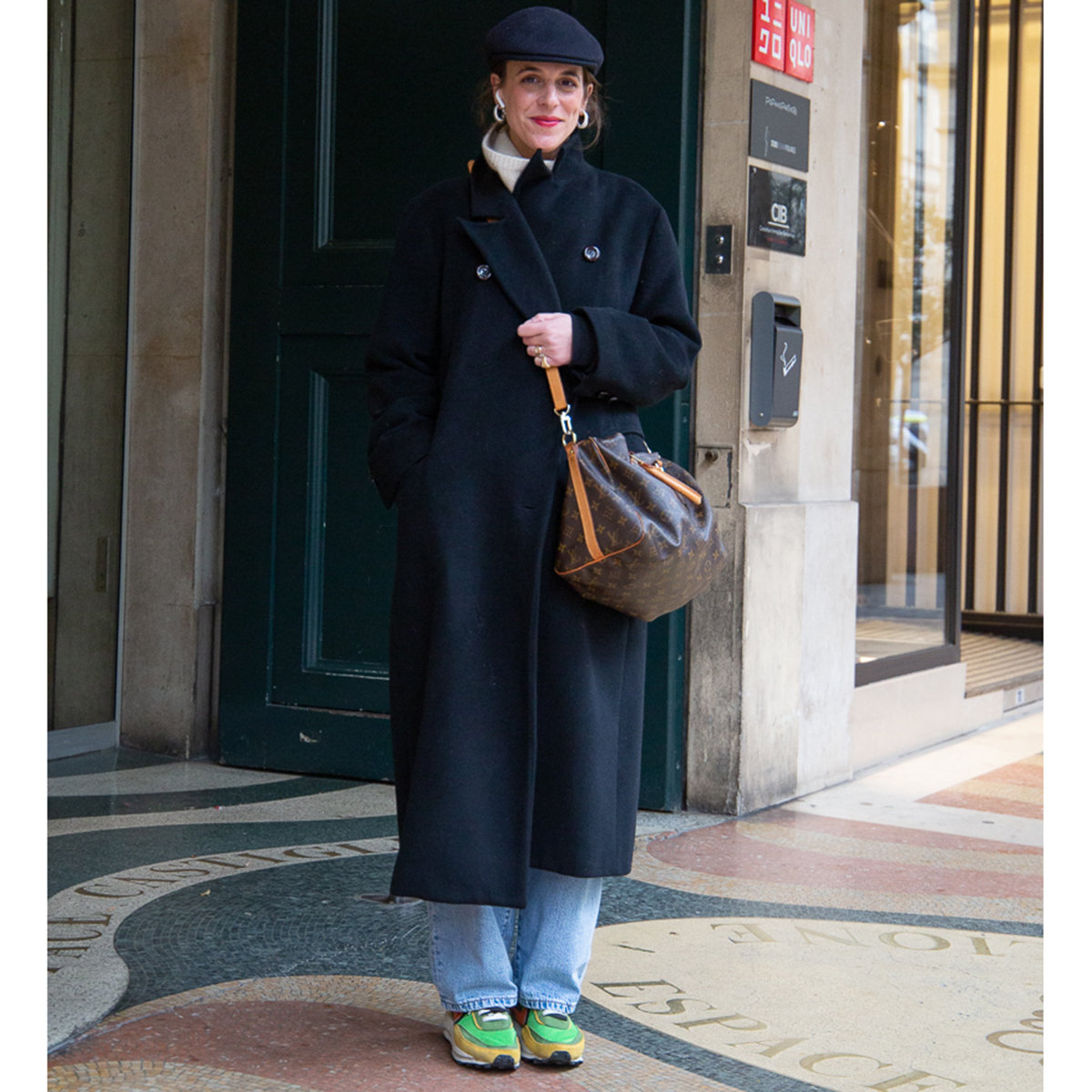 普段着＋「ハイブランドバッグの斜め掛け」がパリの定番