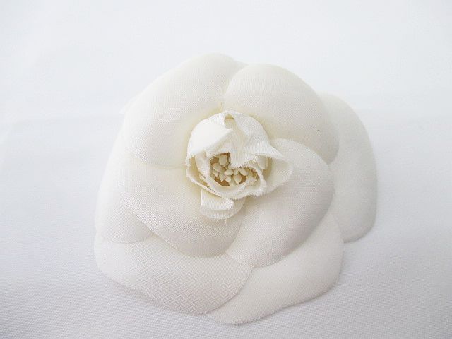 美品 シャネル ブローチ コサージュ カメリア 花 白 シャネル CHANEL