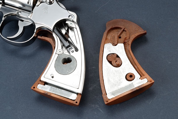 4インチのステンレスフィニッシュが再登場「タナカ コルトパイソン.357