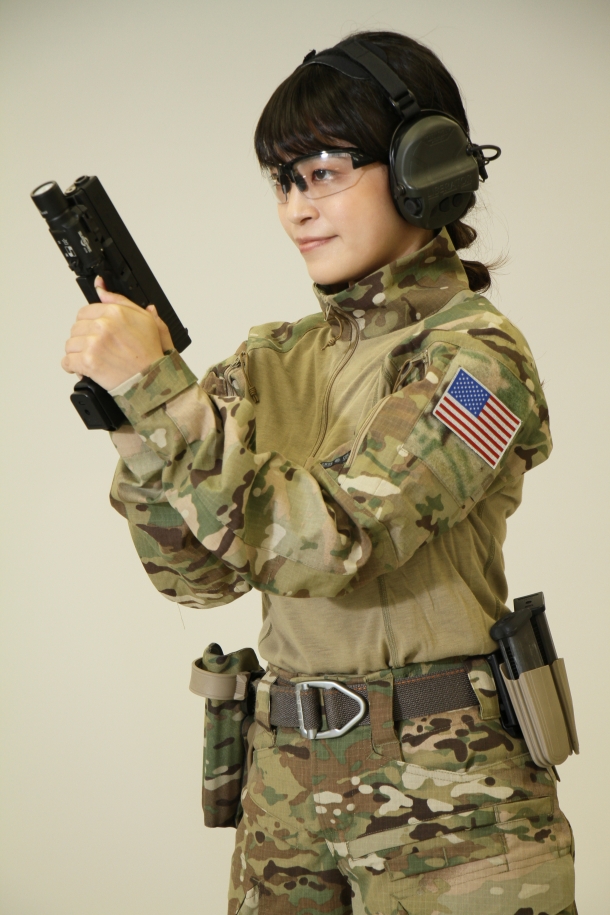 女性職員向けのコンバットシャツ＆パンツ「CRYE PRECISION G4 FEMALE