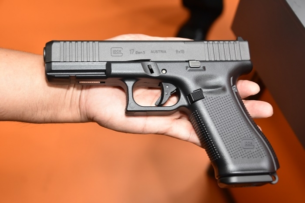 東京マルイ G17 Gen5 ガスガン LEDライト付き 東京マルイ G17 Gen5