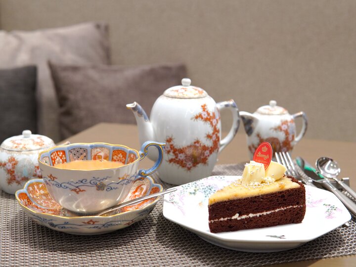 素敵なポットで淹れる至福のティータイム♪有田焼の名窯・深川製磁の