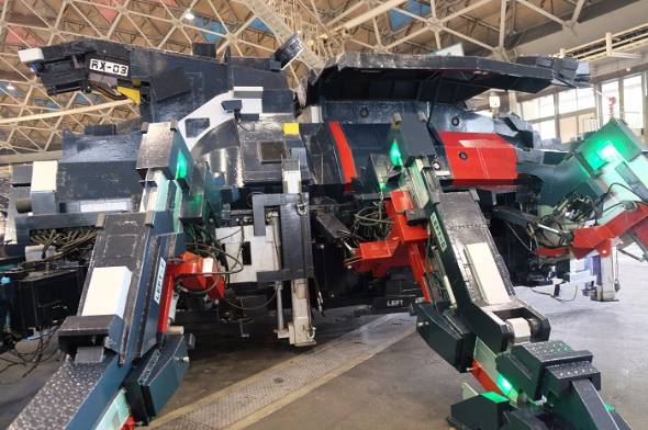 巨大「カブトムシ」型ロボットに搭乗してきた 製作に11年、たった一人