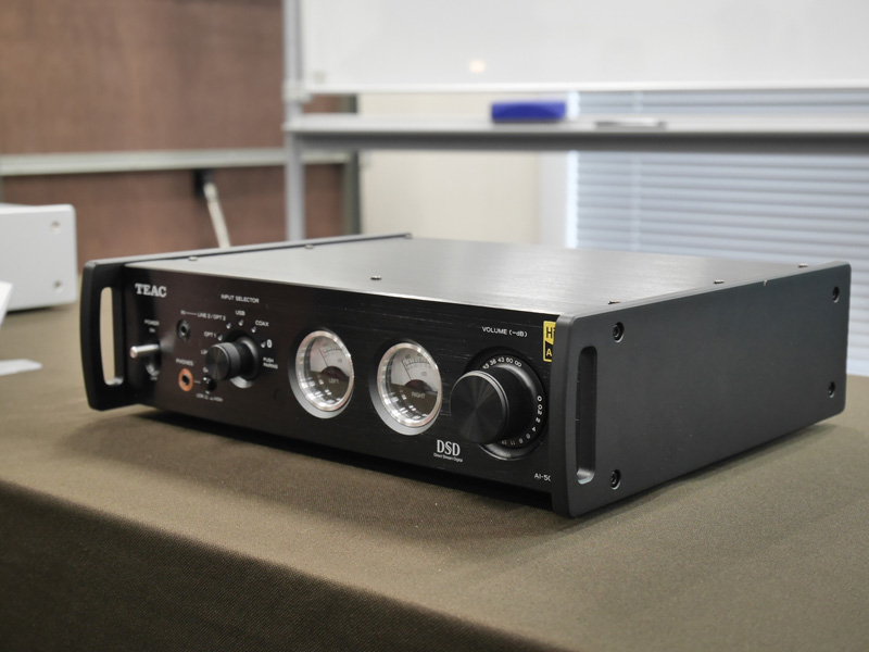 ティアック、来春発売のDAC兼プリメインアンプ「AI-503」をポタフェス