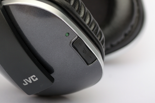 実売1万円を切ったデジタルワイヤレスヘッドフォン「HA-WD100」の実力