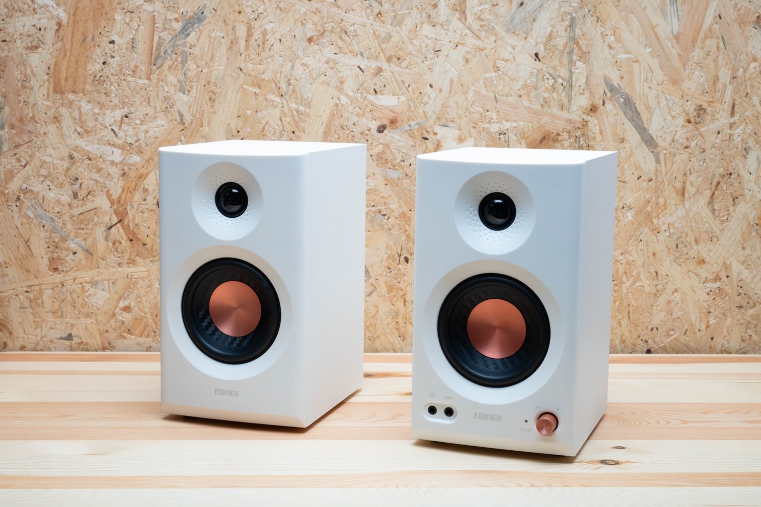 最大36W出力、実売1.5万円のモニタースピーカー「Edifier MR3」を