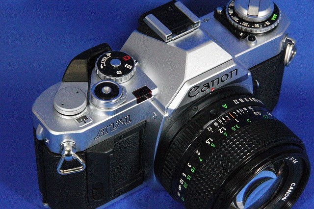 Canon AV-1 一眼レフカメラ フラッシュ付き AV-1 - キヤノンカメラ