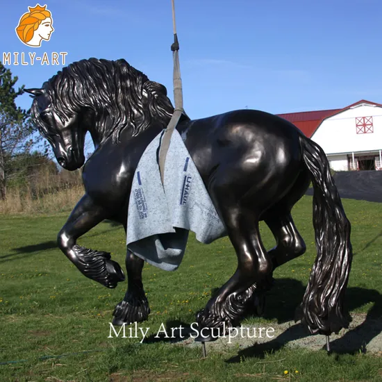 エレガントな西洋の黒馬の記念彫刻 ブロンズのフリジアン馬の像 - 中国