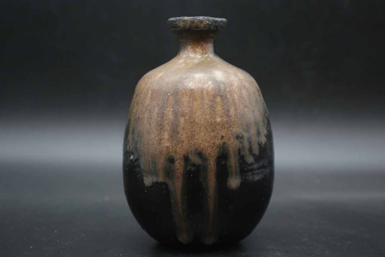 美術館級の大名品、黒備前長方皿、人間国宝伊勢崎淳、最上級の黒備前