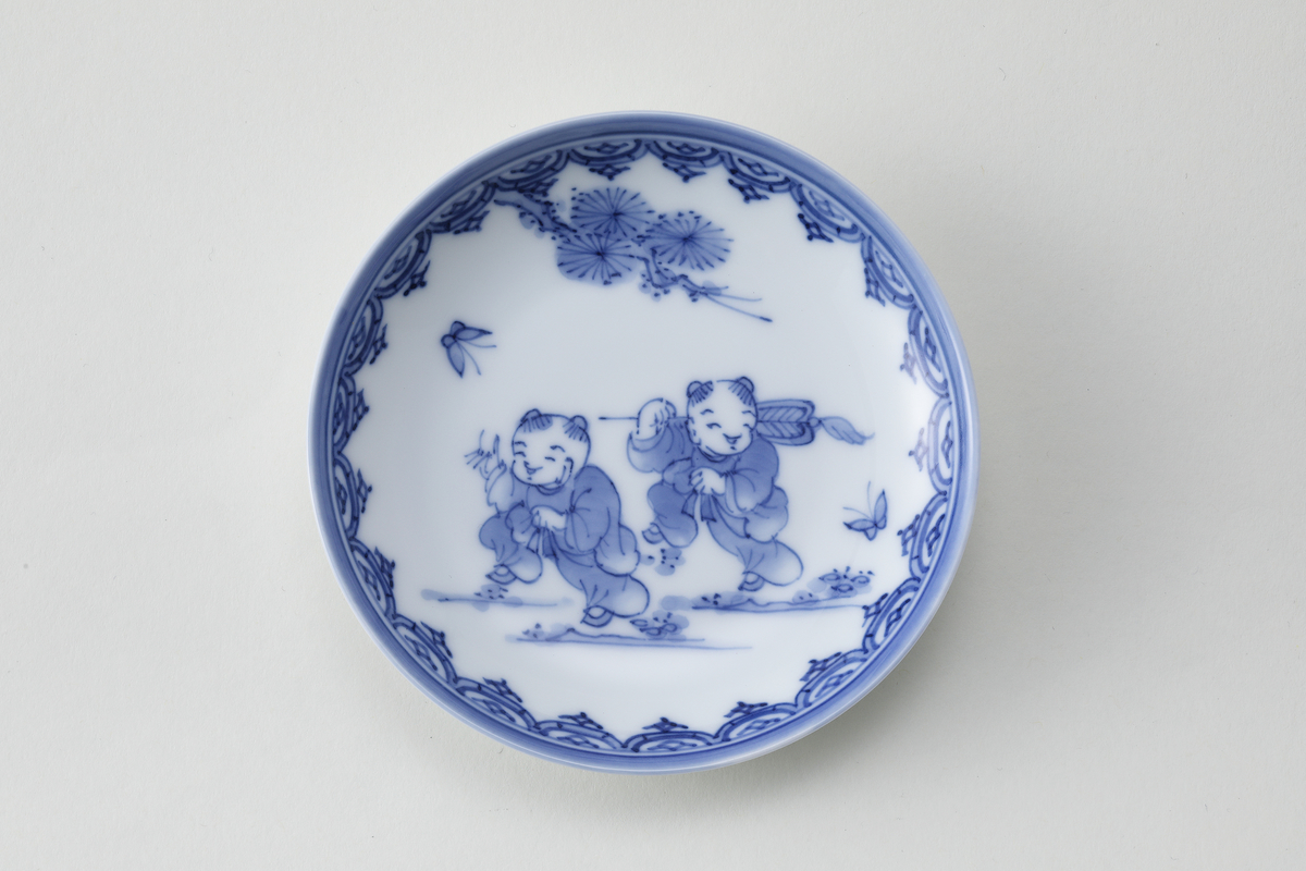 嘉泉窯】［丸］献上唐子 二人絵豆皿 | 三川内焼オンライン・ショップ