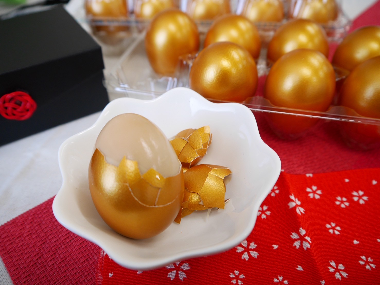 楽天市場】燻製卵『福卵(金)』ゴールデンエッグ 金の卵 殻付き燻製