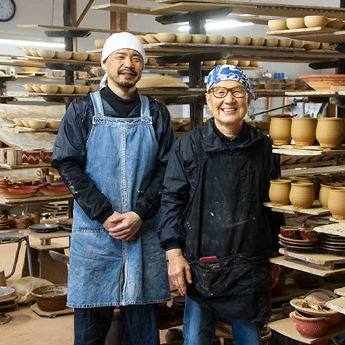 湯町窯陶器の楕円形皿 黒と黄の渦巻き模様 湯町窯陶器の楕円形皿 黒と