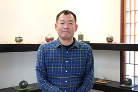 楽天市場】仲田錦玉 九谷焼酒盃 渦打青粒盛金鉄仙唐草 内金彩No.220