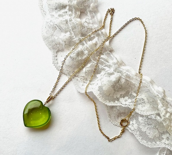 楽天市場】【天然琥珀】カリビアングリーンアンバー ハート ペンダント