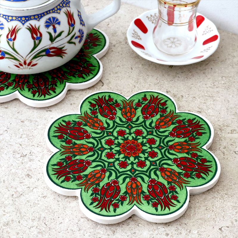 イズニック陶器】手描き大皿／トルコ伝統文様／花模様 イズニック陶器