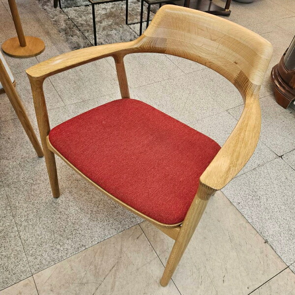 ②北欧レトロ マルニ木工 木製椅子 鋲打ちダイニングチェア ロビー