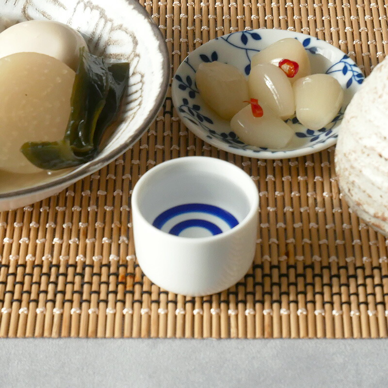 日本酒を楽しむ、シンプルな酒器。