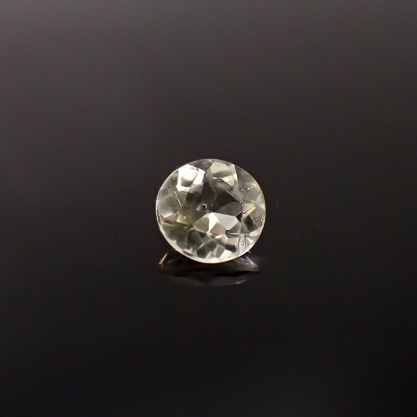 ブラジリアナイト(宝石名ブラジリアナイト)ブラジル産 識別済 0.55ct