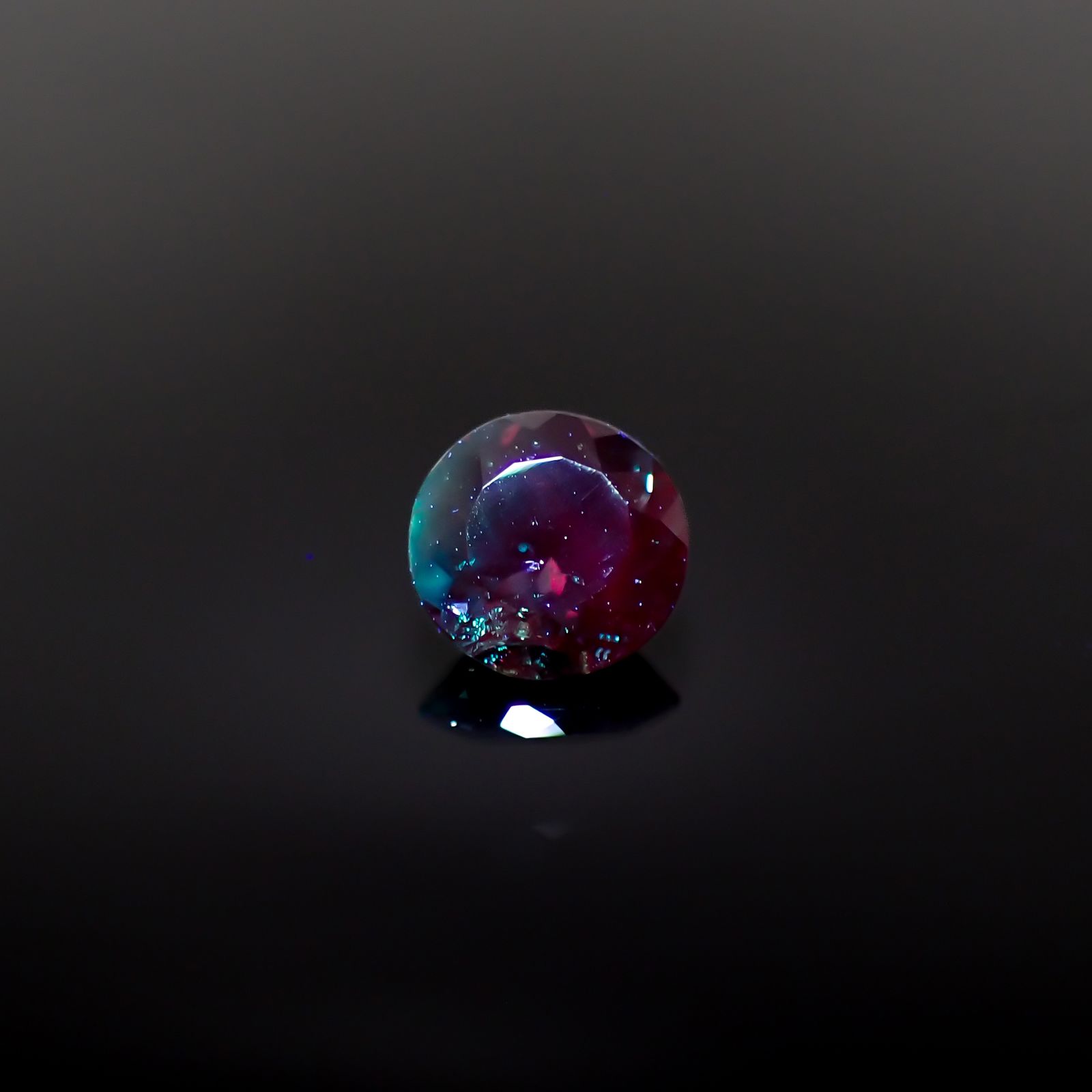 アレキサンドライト 希少 宝石鉱物標本 アレキサンドライト 希少 宝石