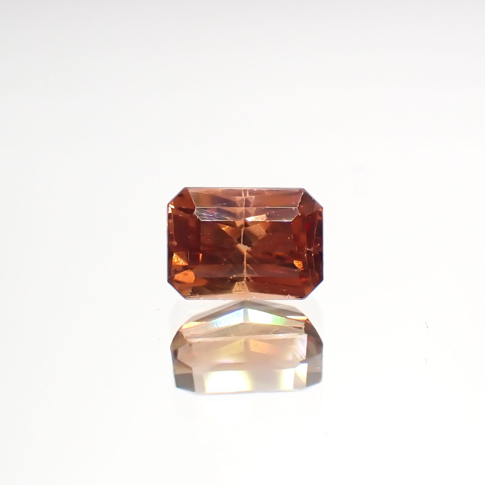 カラーシフトマラヤガーネット(宝石名ガーネット)タンザニア産 識別済