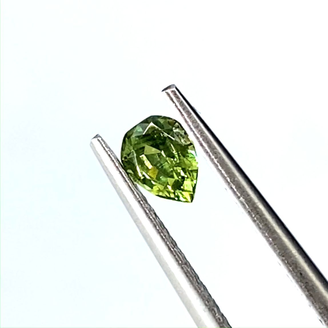 デマントイドガーネット ロシア産 0.28ct / 4.5x3.4mm前後 [220917677