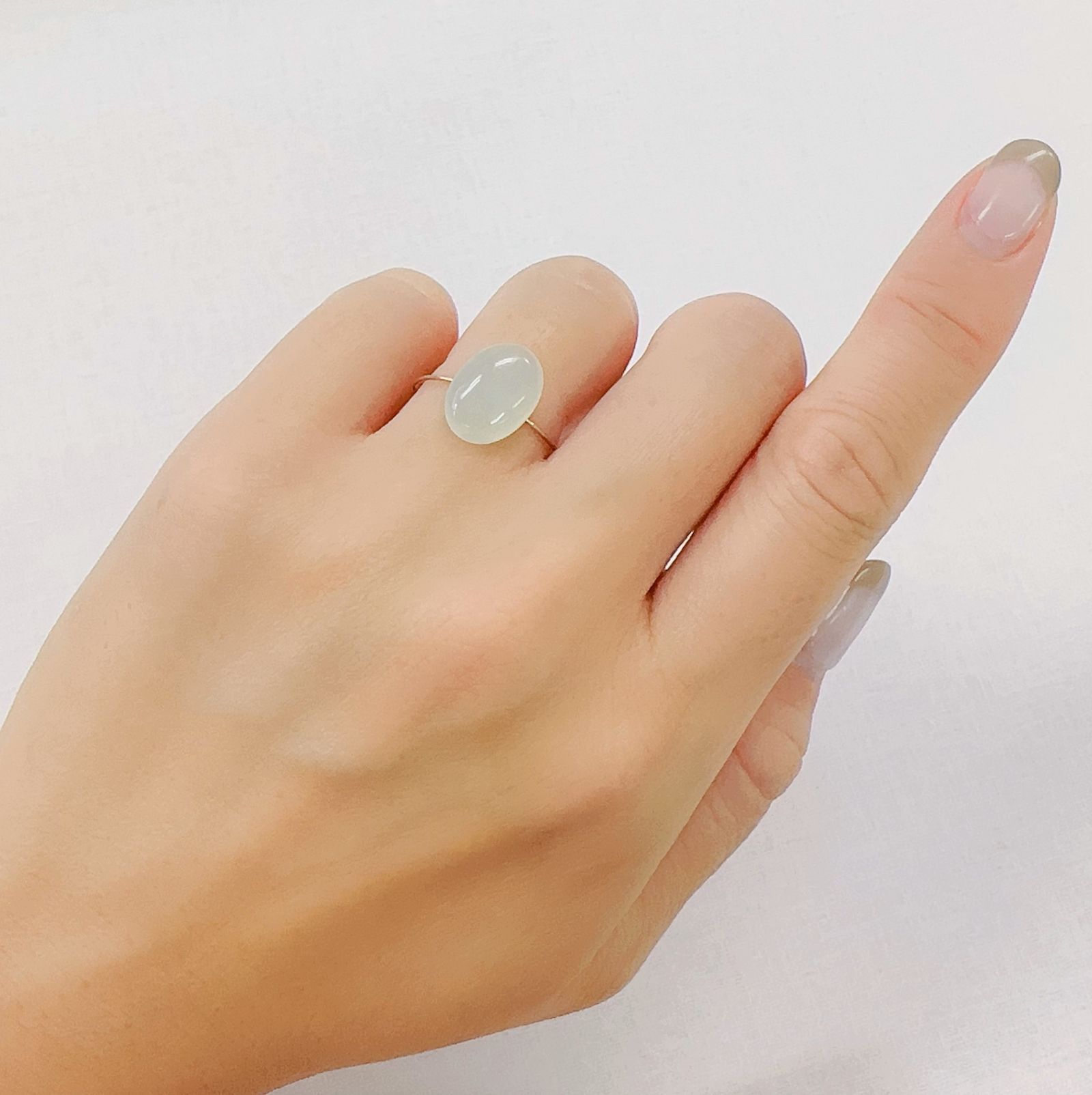 白翡翠(宝石名ホワイト・ジェダイト(翡翠))ビルマ産 ソ付(彩珠) 4.595