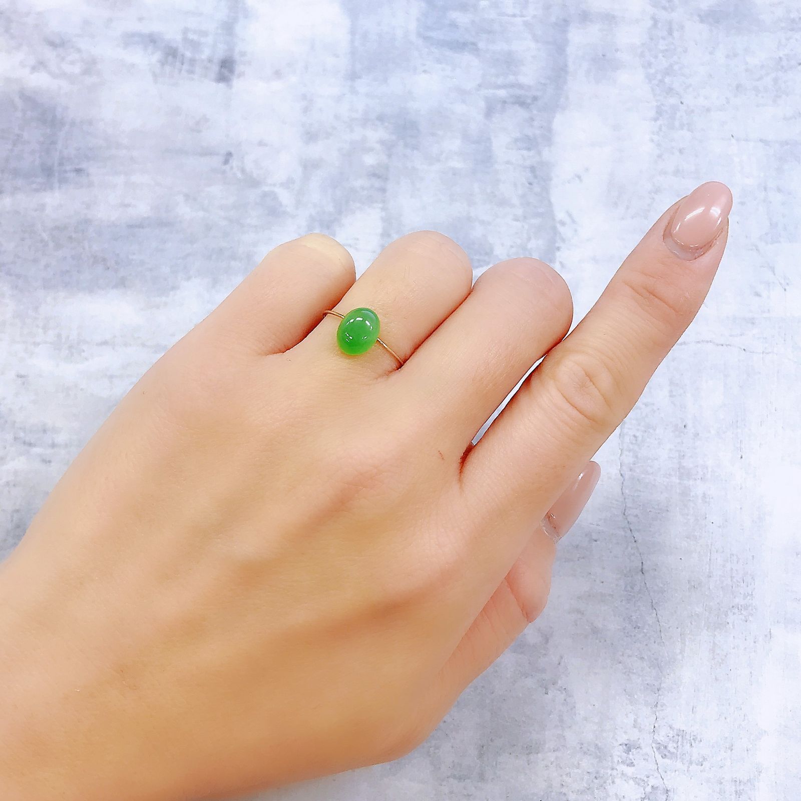 翡翠(宝石名ジェダイト(翡翠))ビルマ産 ソ付(彩珠) 2.199ct / 8.6x7mm