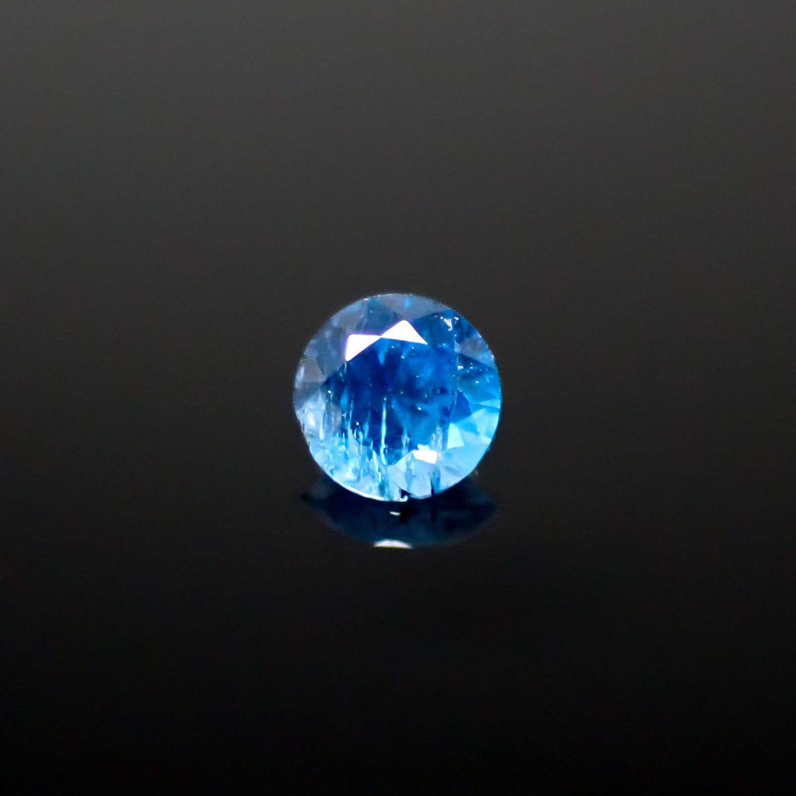 ラズライト 天藍石 ブラジル産 0.058ct / 2.4x2.4mm前後 [241029279