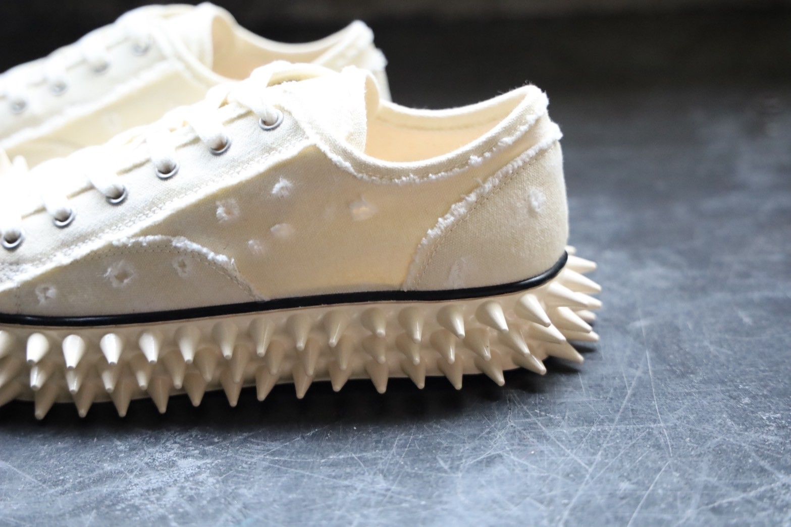 doublet - doublet 25SS SPIKY CANVAS SNEAKER (25SS60FT67)IVORY☆1月