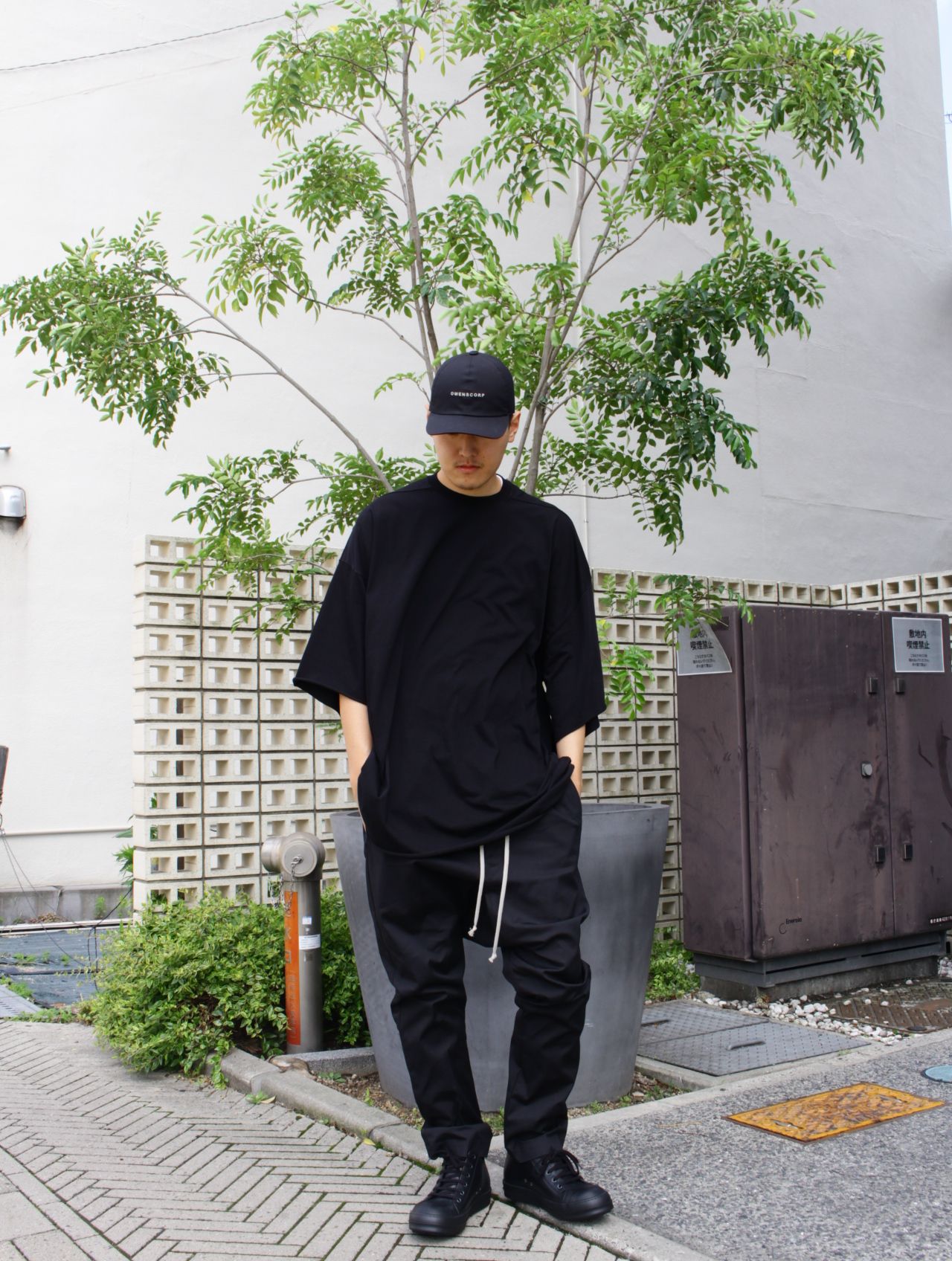 Rick Owensのオールブラックサマースタイル | STORY