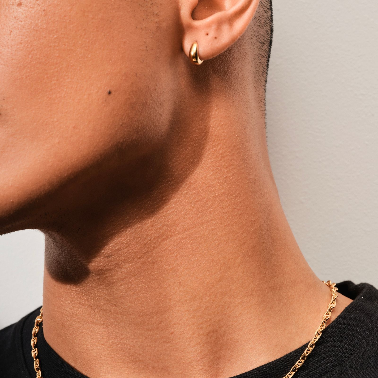 ☆ TOM WOOD ☆ 大人気! Ice Huggies Gold ピアス