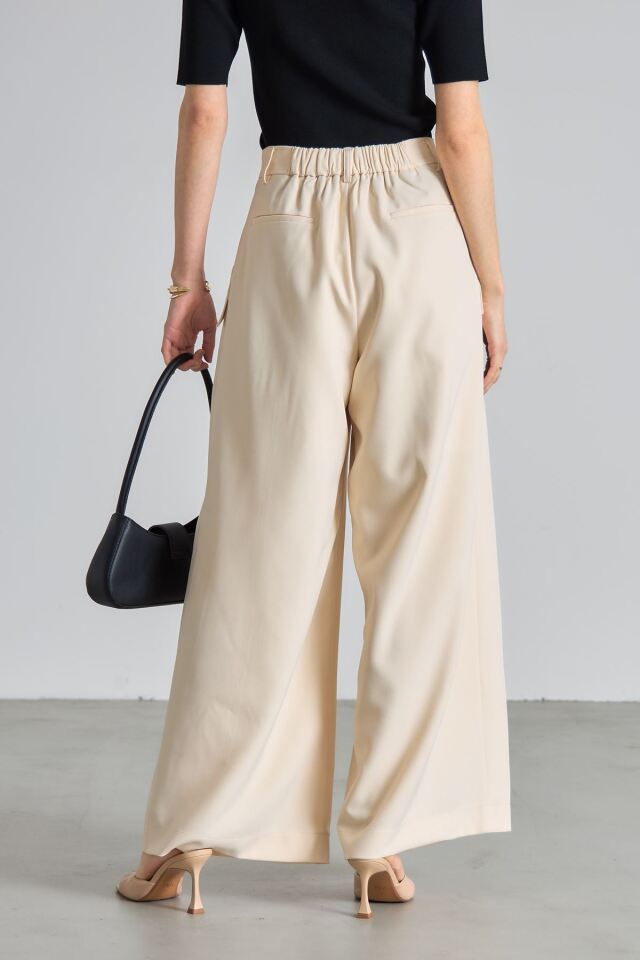 フラップ付きタックワイドパンツ