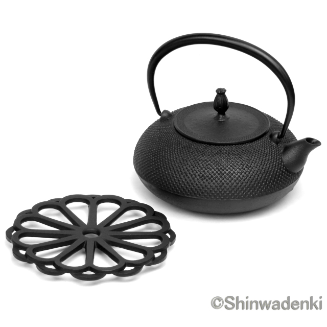 及富 南部鉄器 鉄瓶 平丸アラレ 黒 1.2L Shinwadenki