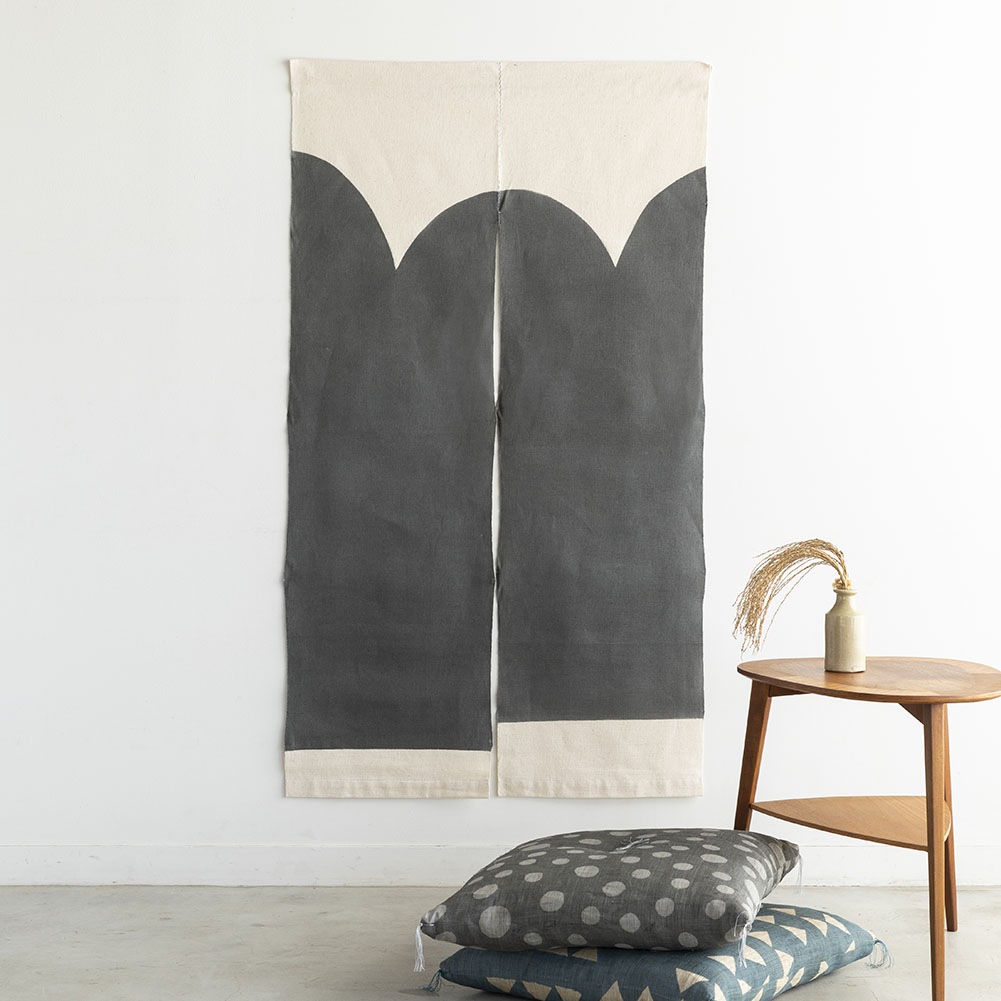 型染めの綿のれん 三つ山（波の山） 山内武志 柚木沙弥郎