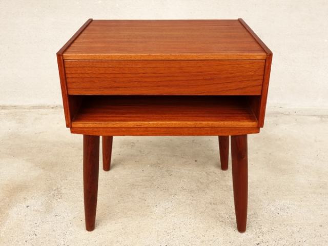 CHARI様 USA、ヴィンテージ，メープルナイトテーブル CHARI様USA