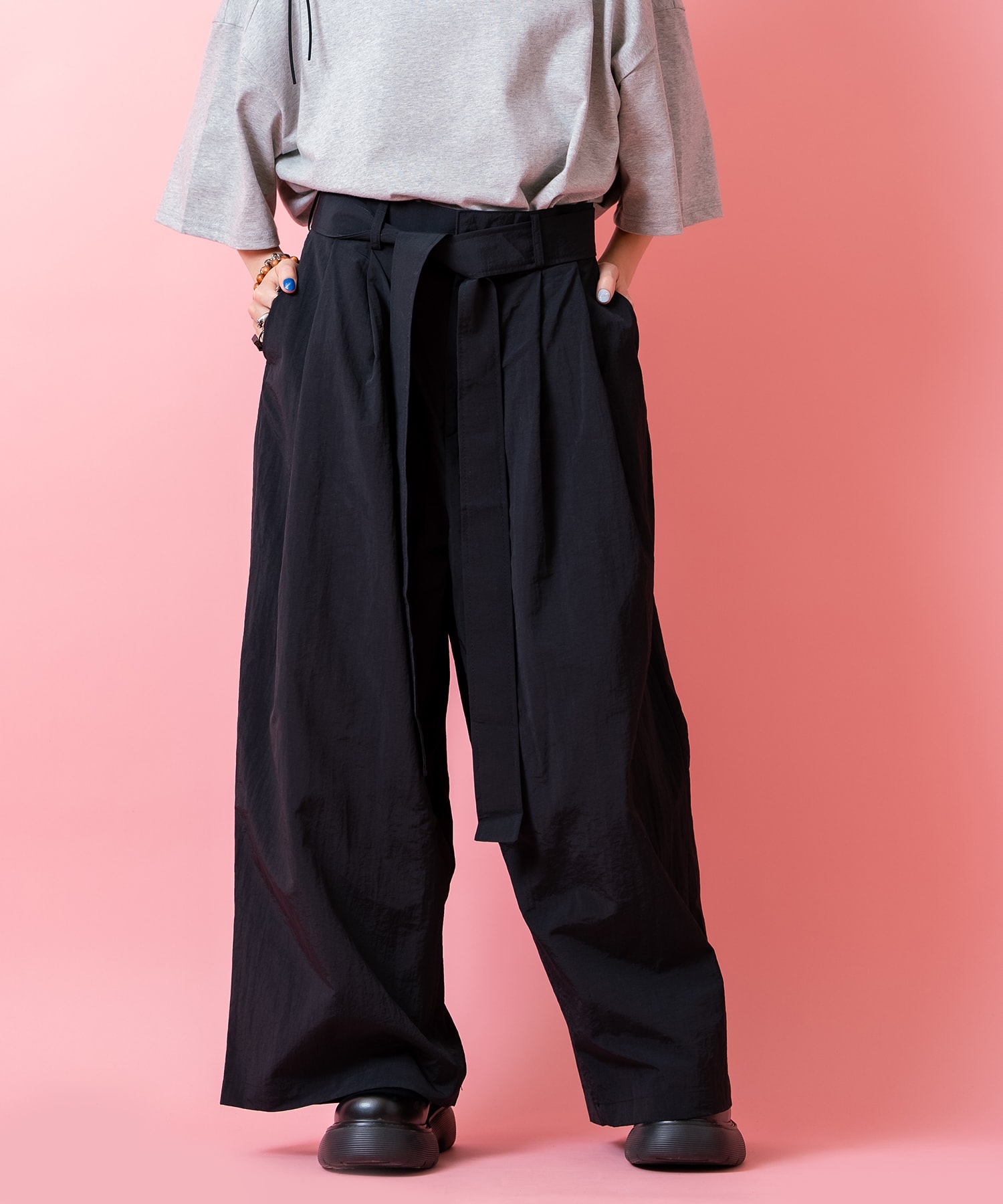 コードロングベルトマットポリスーパーワイド袴パンツ / メンズ