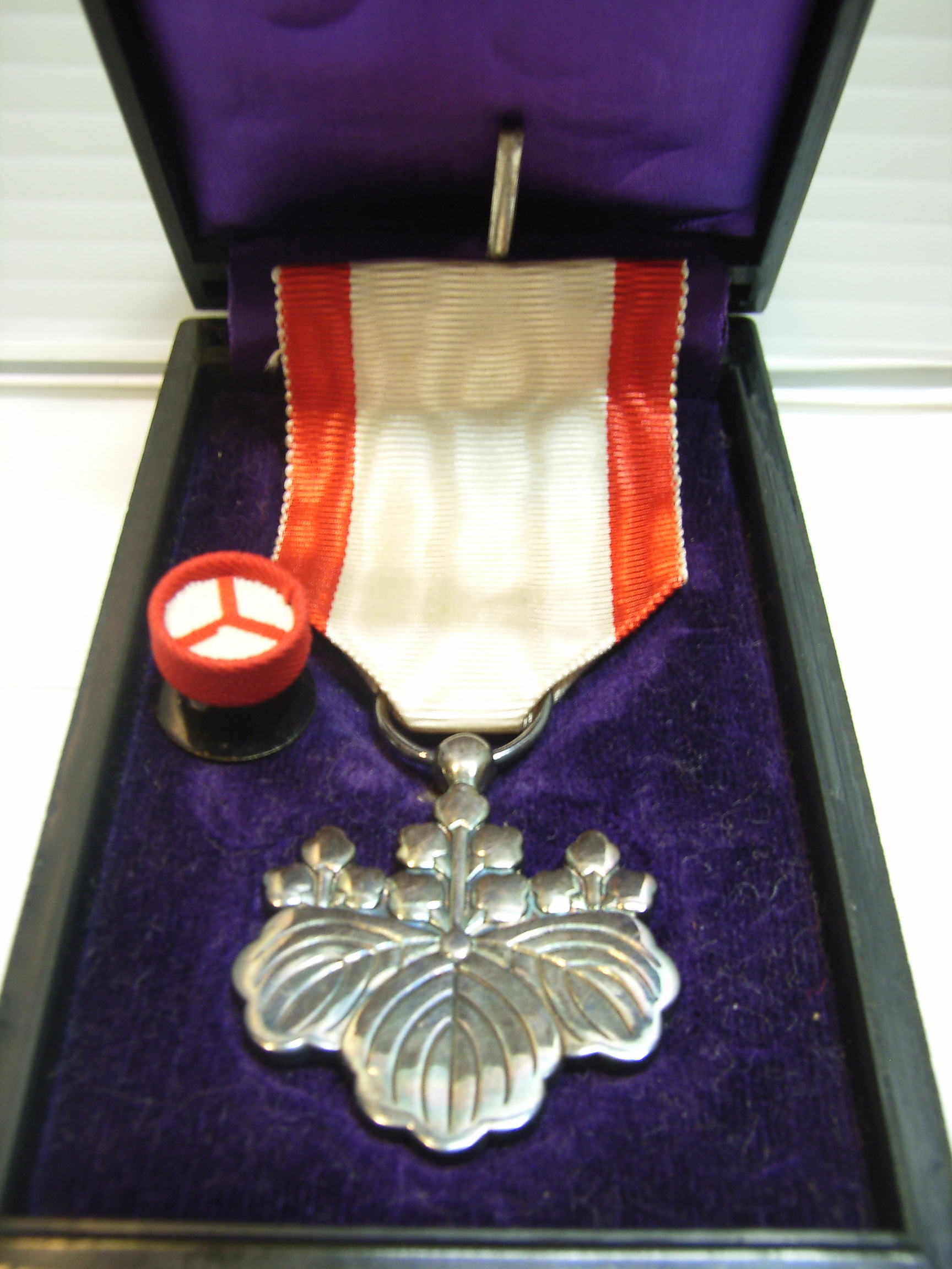 勲八等白色桐葉章 勲章 徽章 記章 旧日本軍 バッジ 勲章 勲