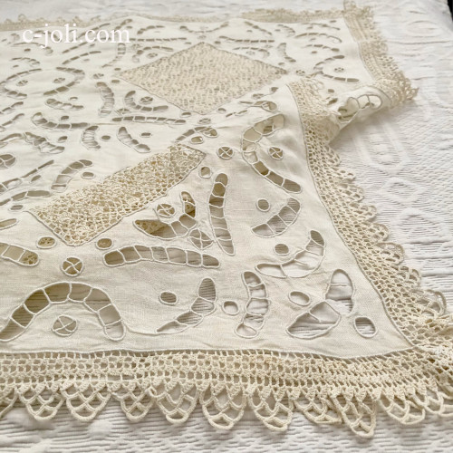 アンティークフランス 嵌込ニードルワーク 矢車菊＆アイレット刺繍