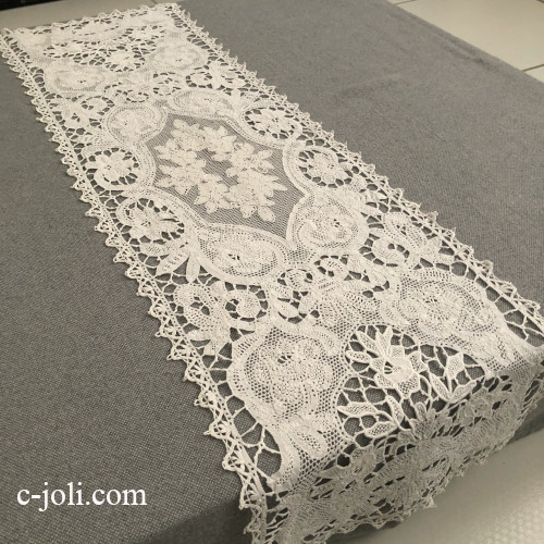 アンティークフランス サクランボに似た花刺繍の桜色ランナー ニードル