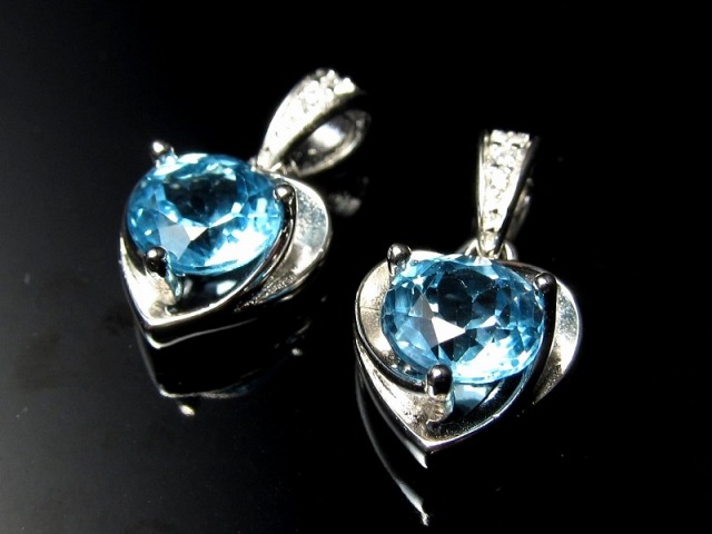 リ*ィ様 【高品質】スイスブルートパーズ ペンダントトップ推定16ct