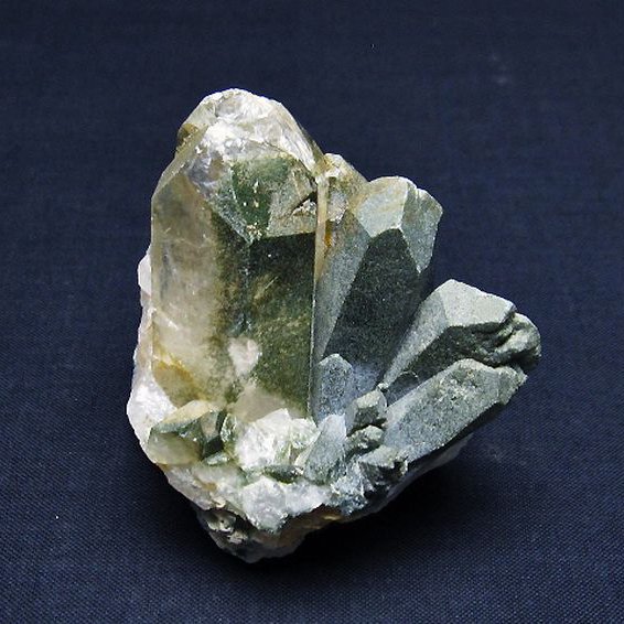 グリーンファントムクォーツ クラスター アメリカ産 [t126-7835]