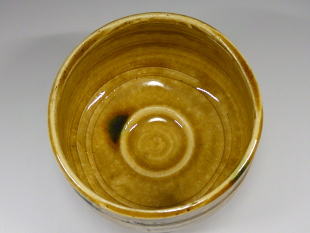 野田東山（瀬戸焼黄瀬戸抹茶茶碗）