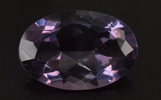 バイカラー・アメジスト ルース(裸石) 33.867ct オーバル (バイカラー