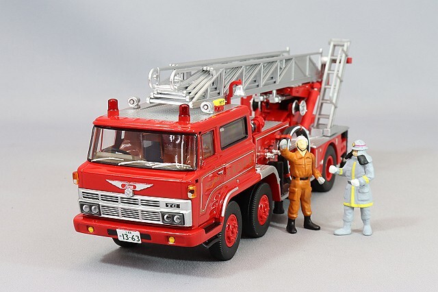 トミカリミテッドヴィンテージ NEO 1/64 日野 TC343 はしご消防車