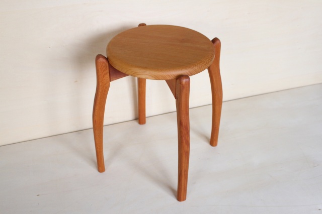 スツール1 ケヤキ材